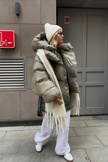 Chaqueta acolchada corta con capucha