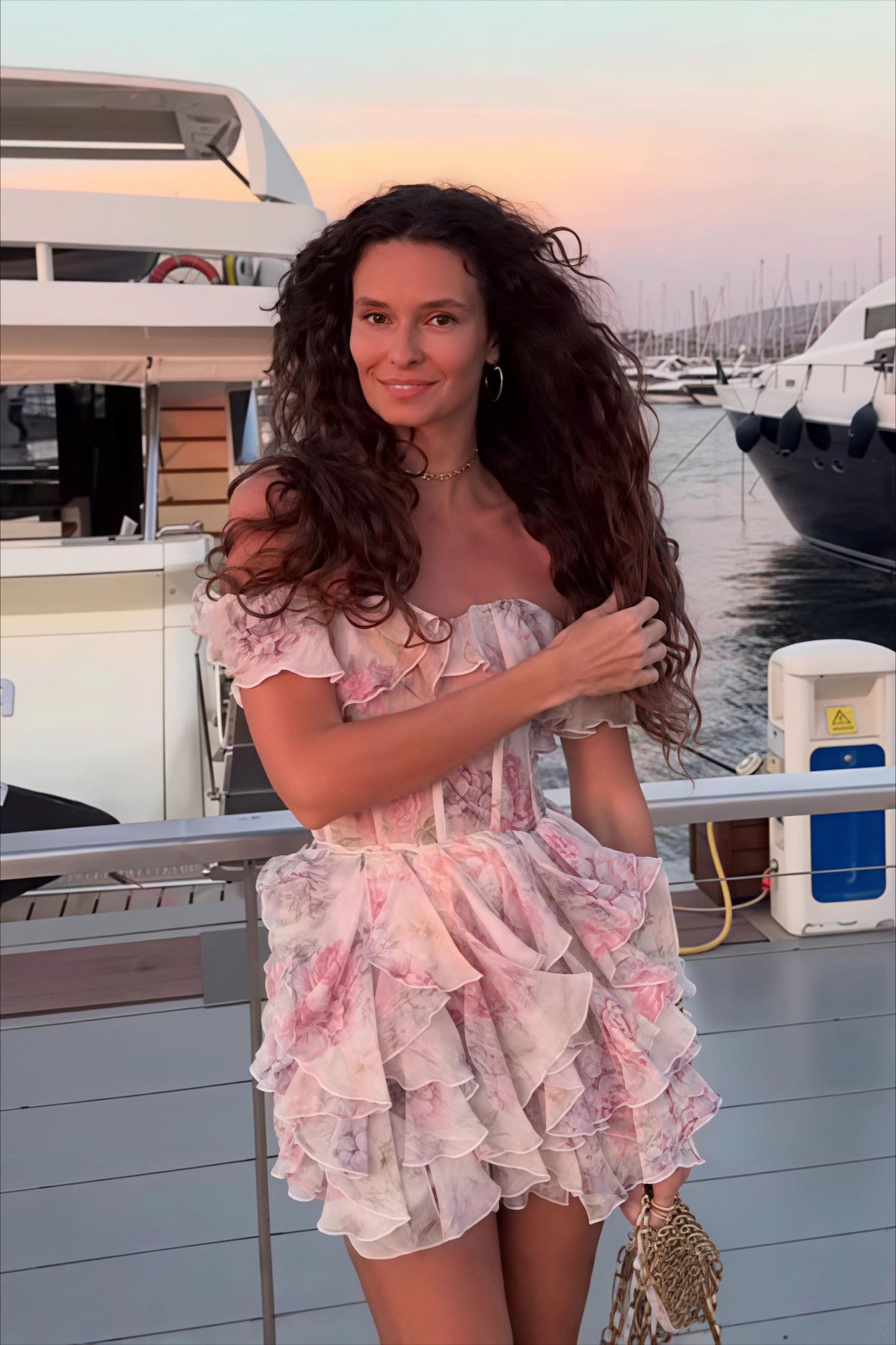 Minivestido Romántico sin Tirantes con Estampado Floral de Organza