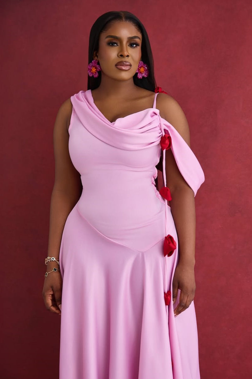 Vestido maxi cami con cuello vuelto y hombros asimétricos lisos