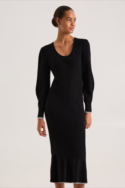 Vestido de suéter con volantes y ribete en contraste