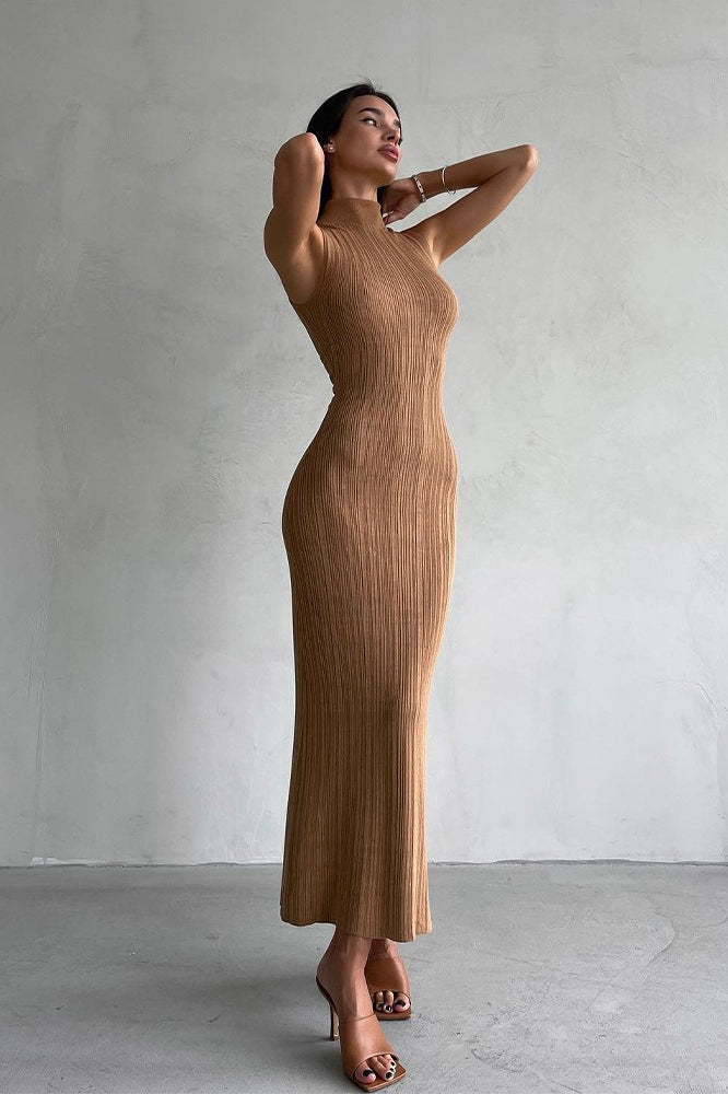 Vestido de suéter de punto de cuello alto sin mangas