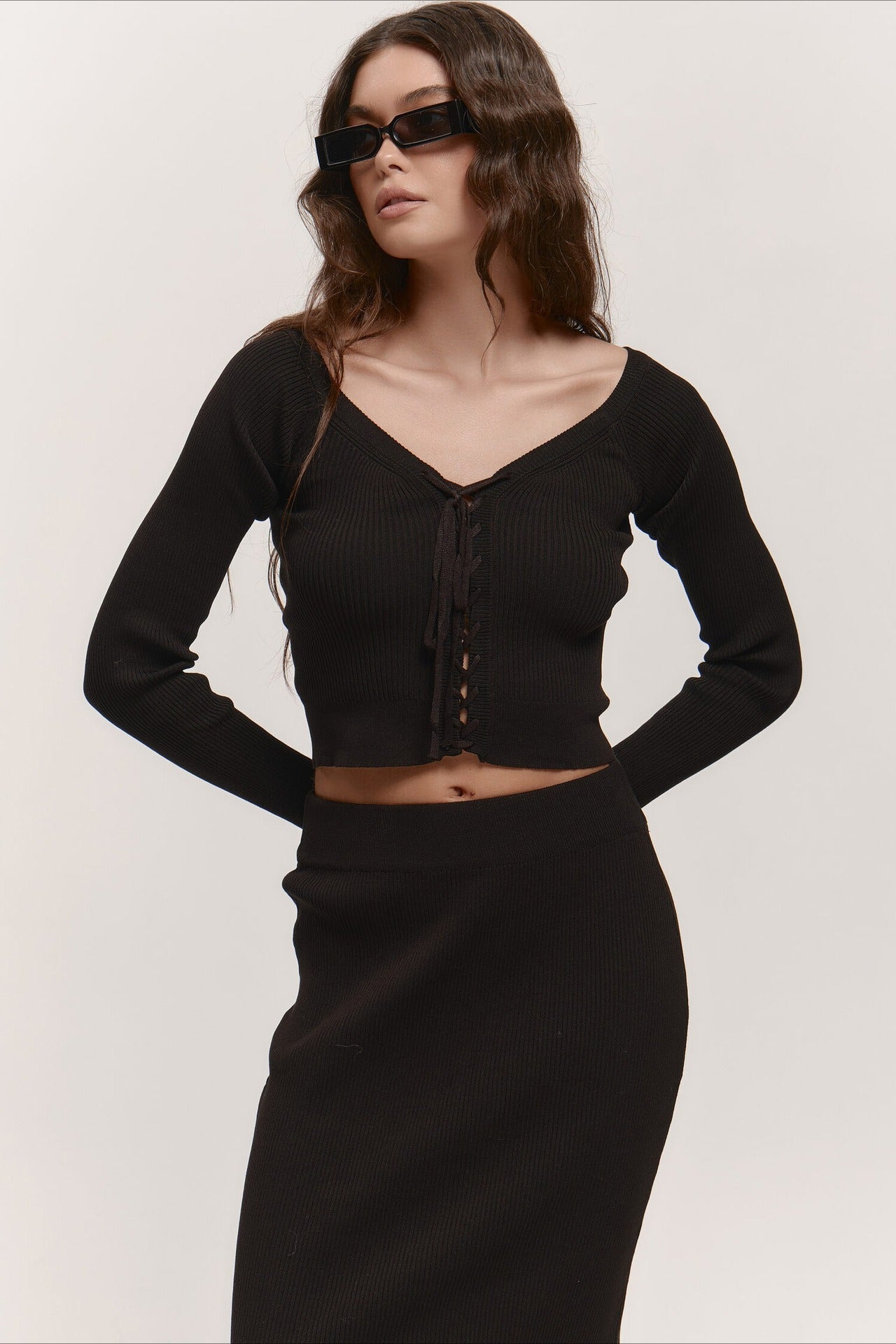 Vestido de suéter corto de punto con cuello en V