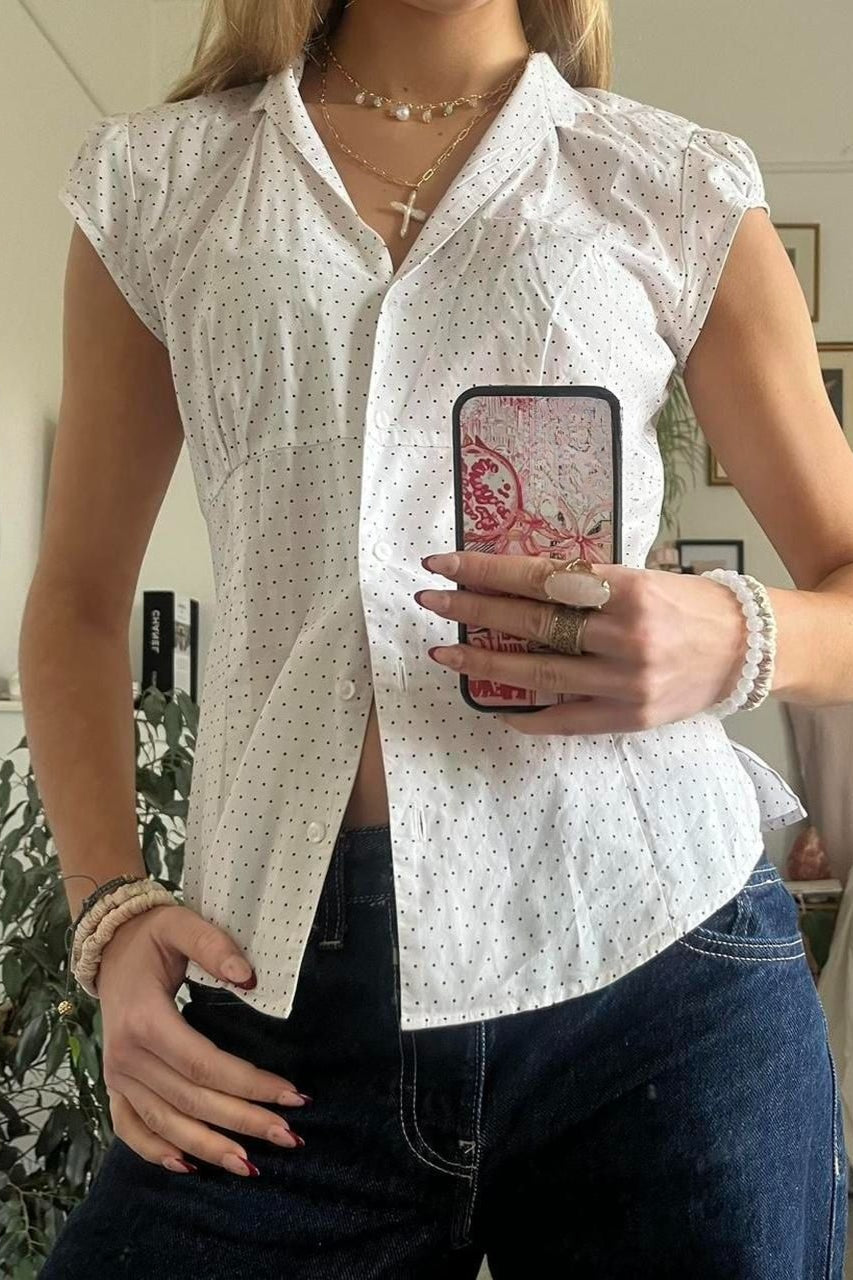 Blusa versátil a cuadros rojos y blancos