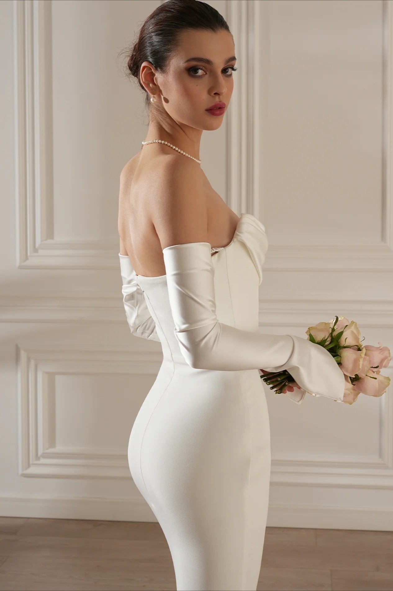 Vestido de recepción de sirena de satén fruncido elegante minimalista