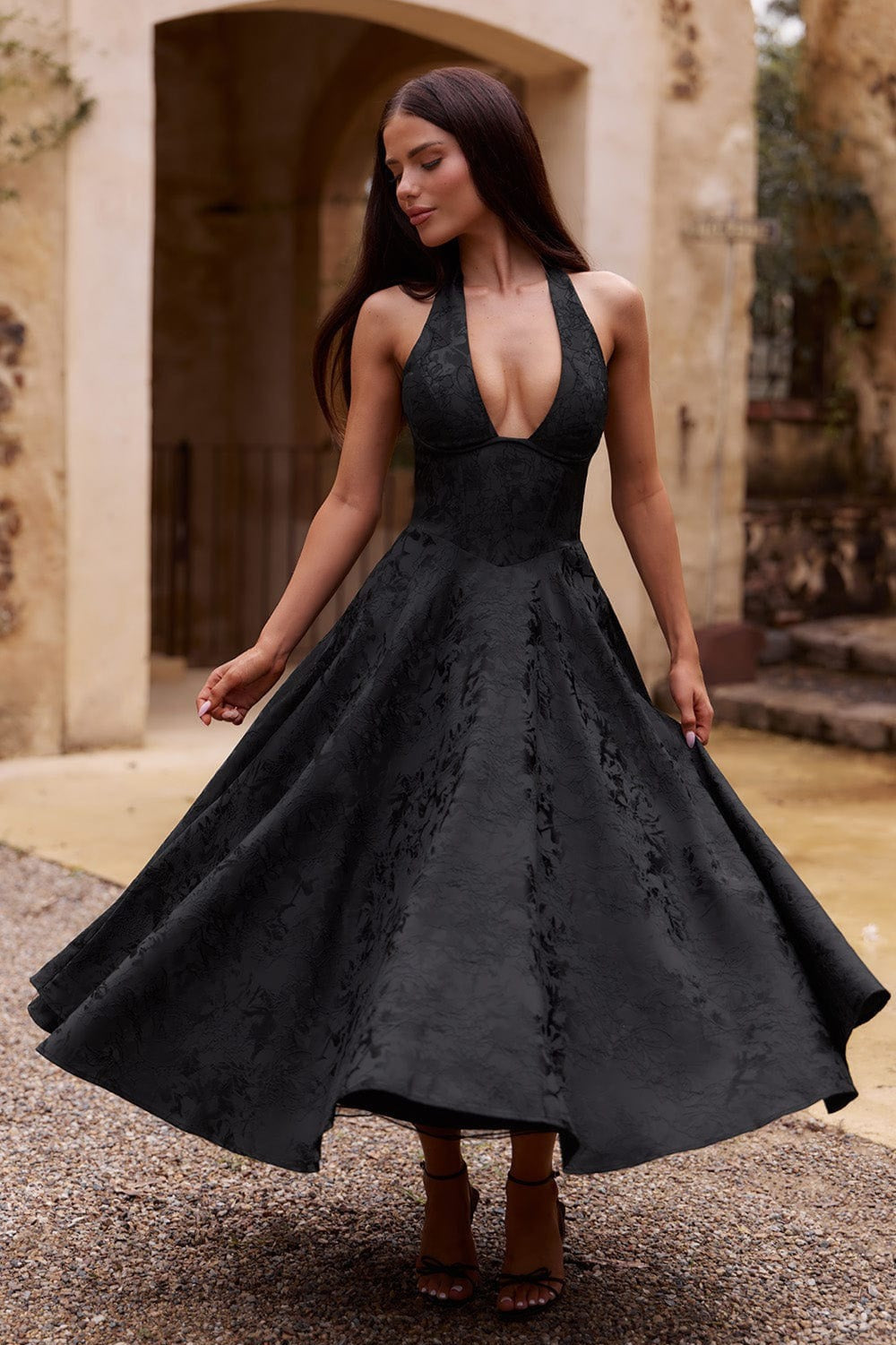 Vestido de fiesta jacquard con cuello halter en V