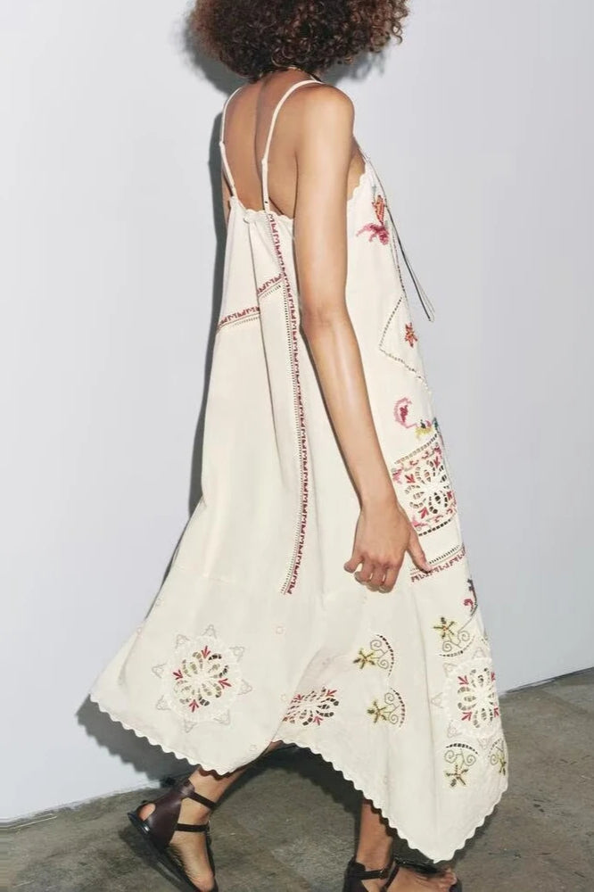 Vestido Bohemio Asimétrico con Bordados Florales