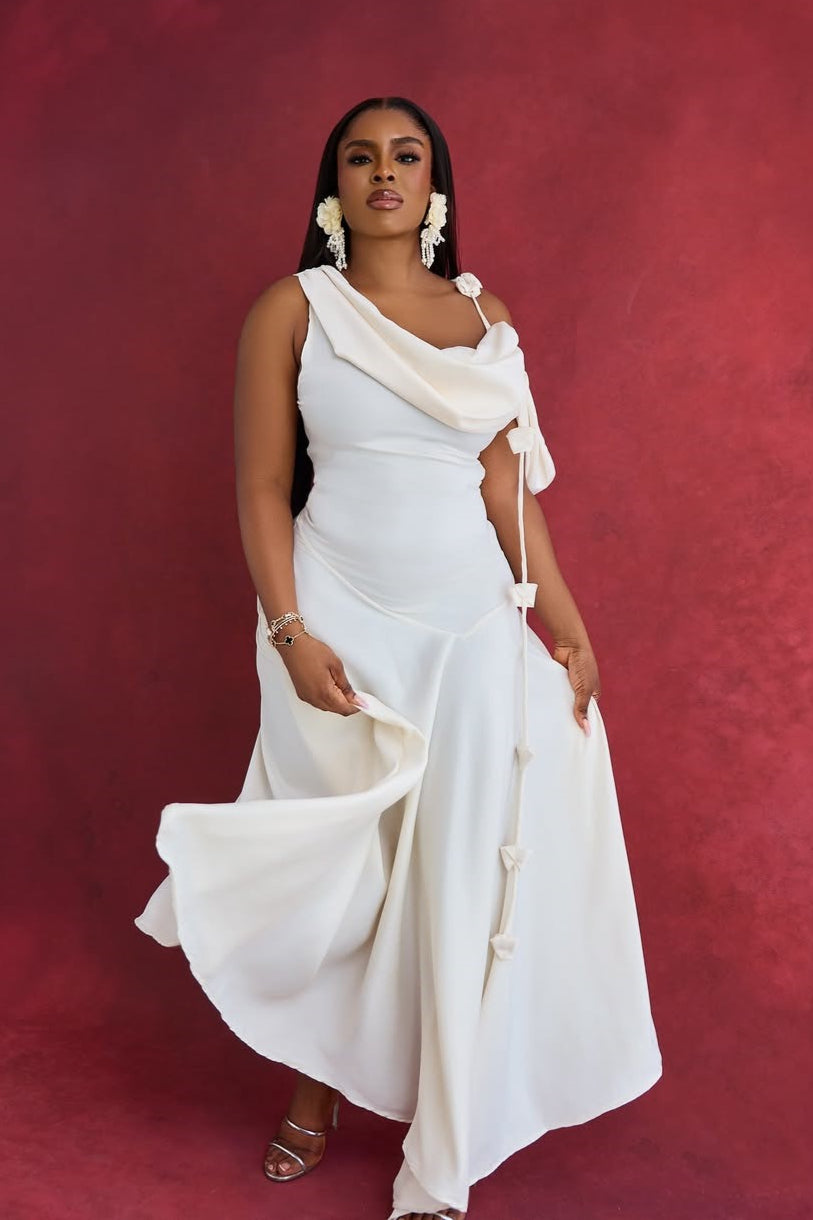 Vestido maxi cami con cuello vuelto y hombros asimétricos lisos