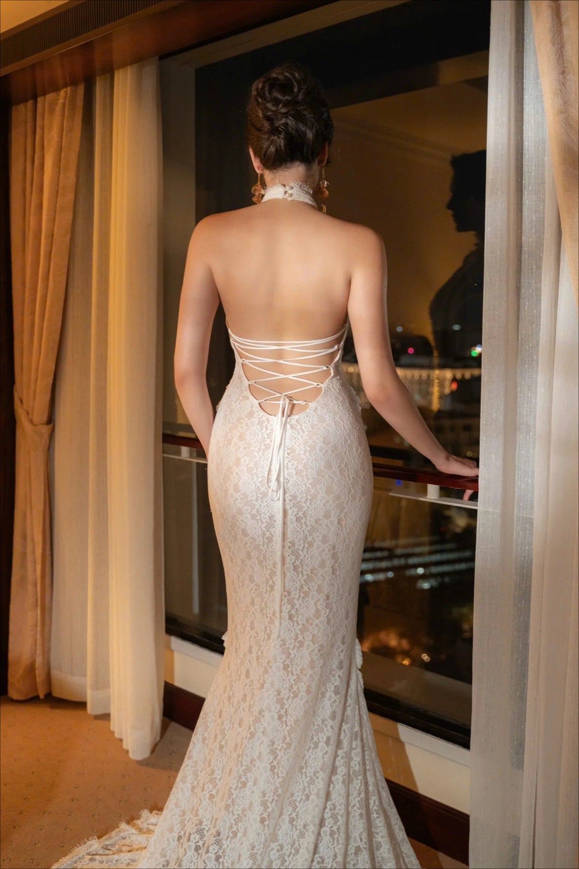 Vestido de Recepción con Cola de Sirena, Hombros Descubiertos y Encaje Vintage