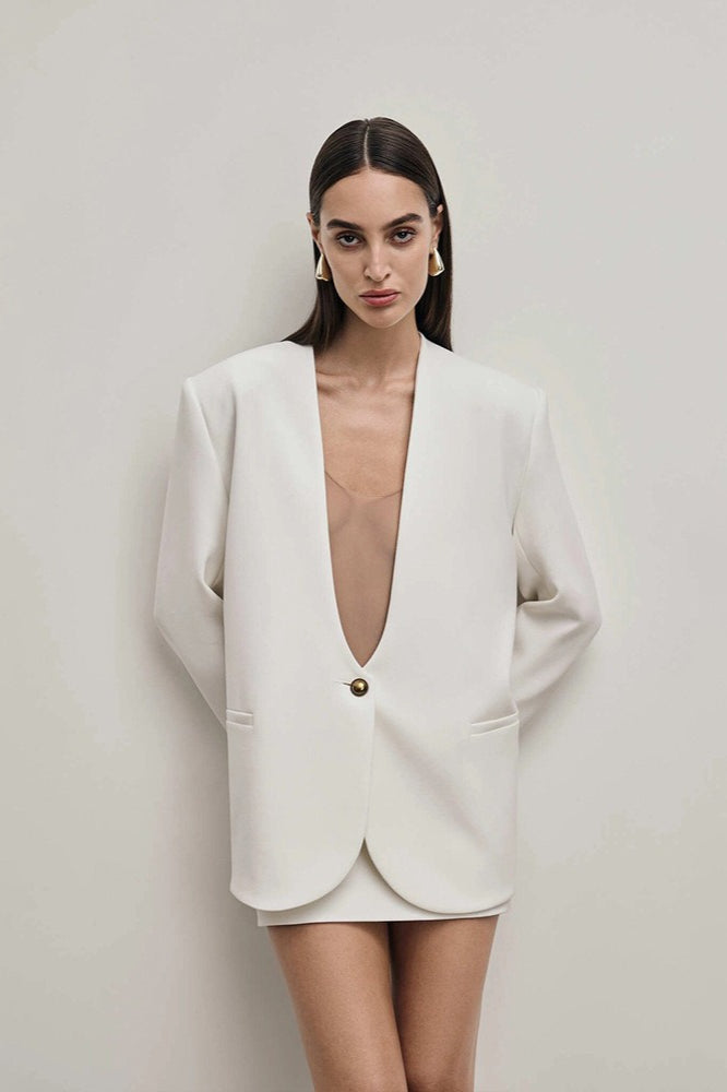 Blazer entallado liso de botonadura sencilla y hombro regular