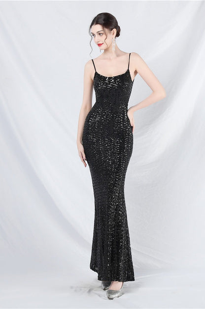 Elegante vestido maxi con lentejuelas y tirantes finos