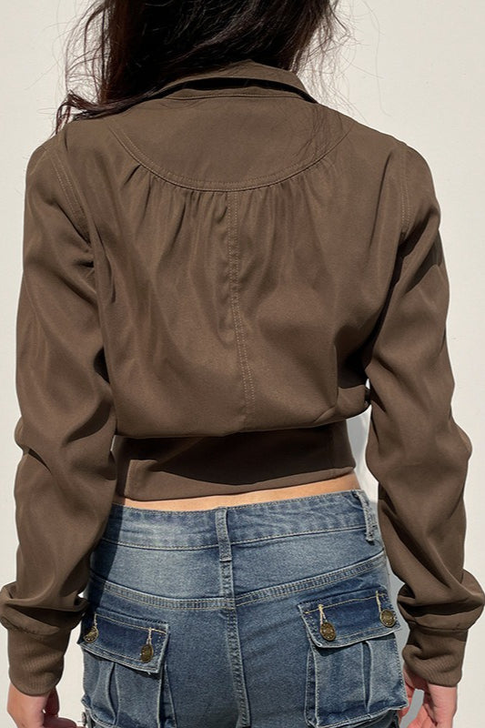 Chaqueta utilitaria con cinturón y bolsillos con cremallera
