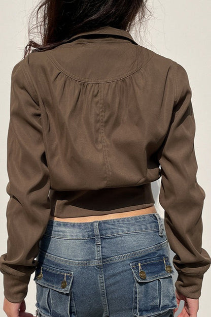 Chaqueta utilitaria con cinturón y bolsillos con cremallera