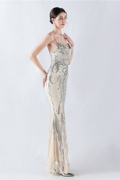 Vestido formal con lentejuelas bordadas y varillas