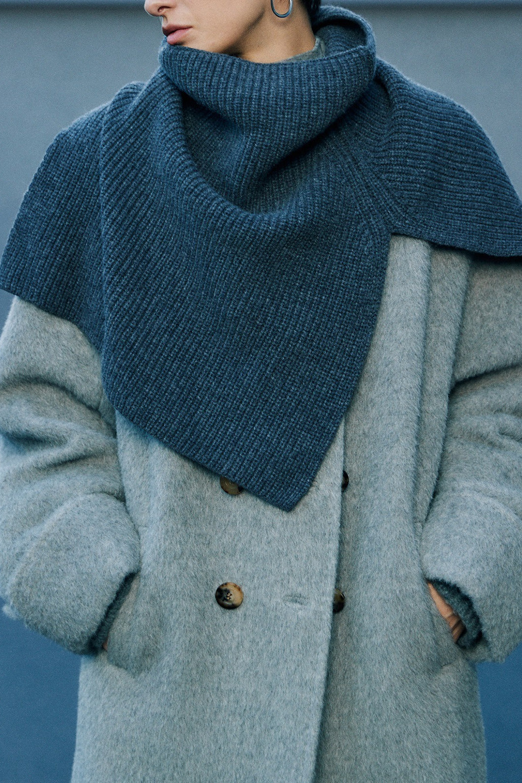 Bufanda de cuello alto de punto de merino superfino con abertura
