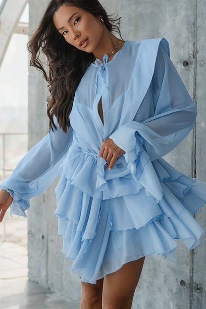 Minivestido escalonado de malla transparente con lazo y manga larga