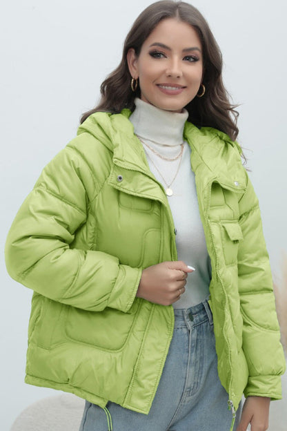 Chaqueta acolchada de cuello alto de color brillante