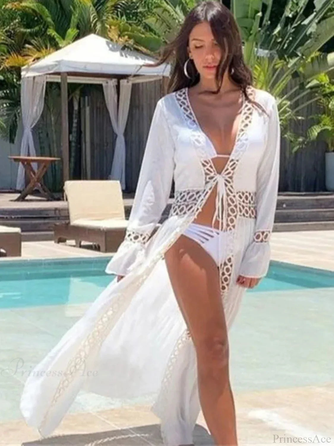 Pareo de bikini calado con cuello en V pronunciado