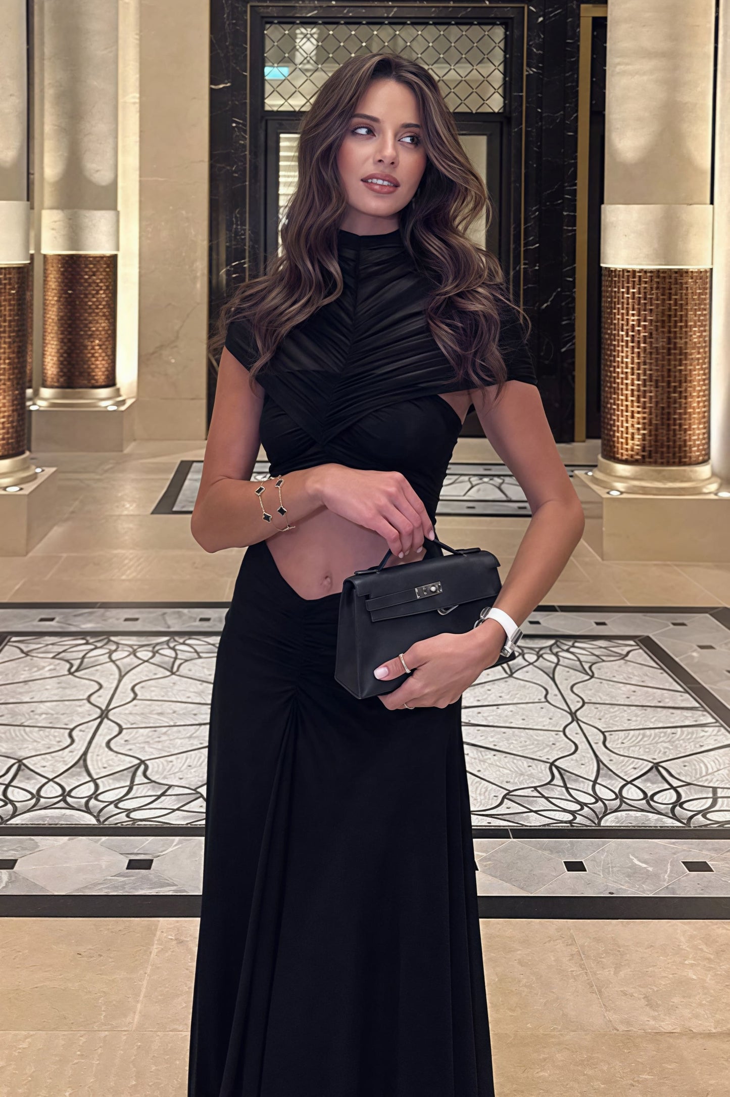 Vestido Largo Acampanado con Abertura en la Espalda y Top Corto