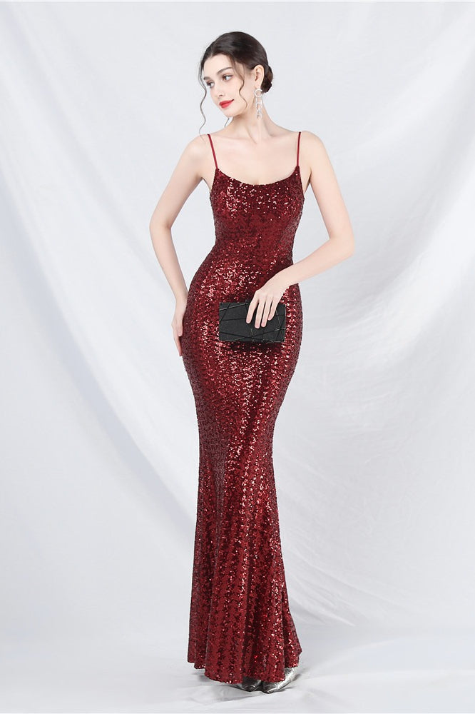Elegante vestido maxi con lentejuelas y tirantes finos