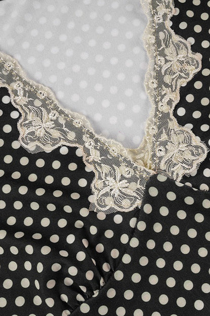 Blusa de encaje con cuello en V profundo y lunares