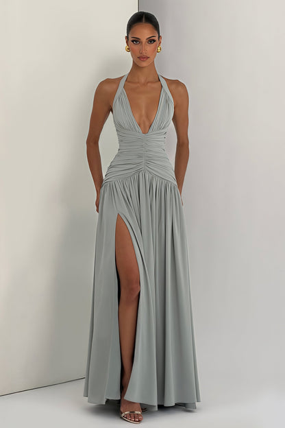 Elegante vestido maxi con cuello halter y espalda descubierta con abertura