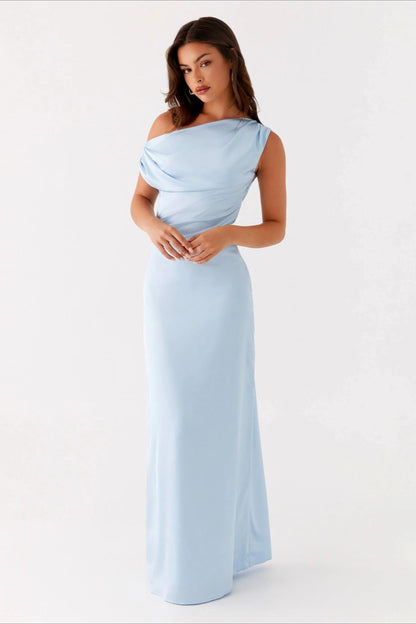 Vestido formal de cuello asimétrico liso