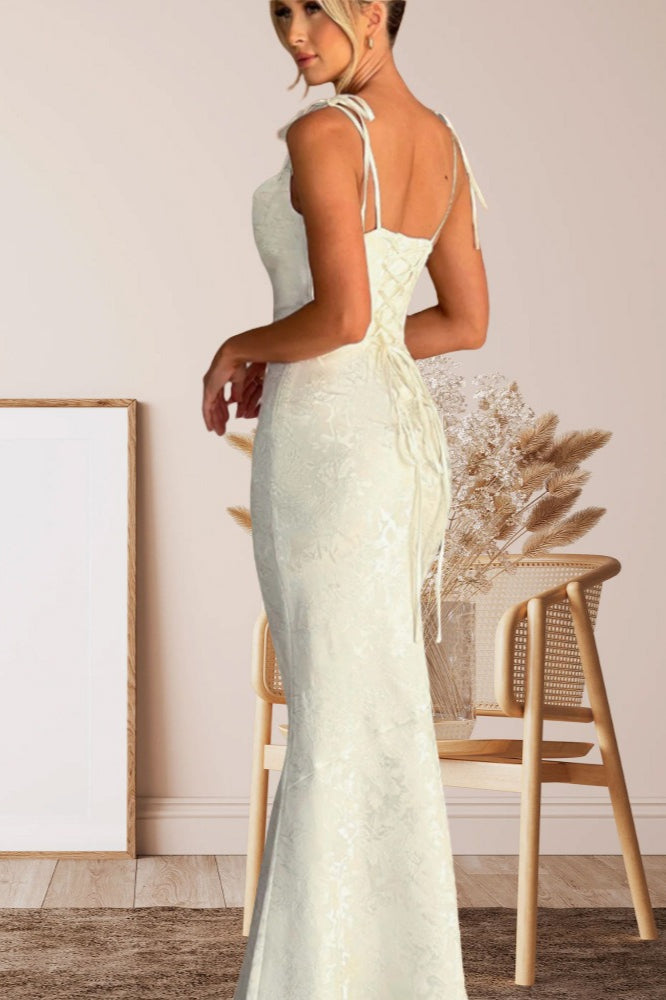 Vestido de fiesta formal tipo sirena sin espalda con faja sólida