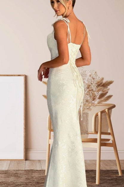 Vestido de fiesta formal tipo sirena sin espalda con faja sólida