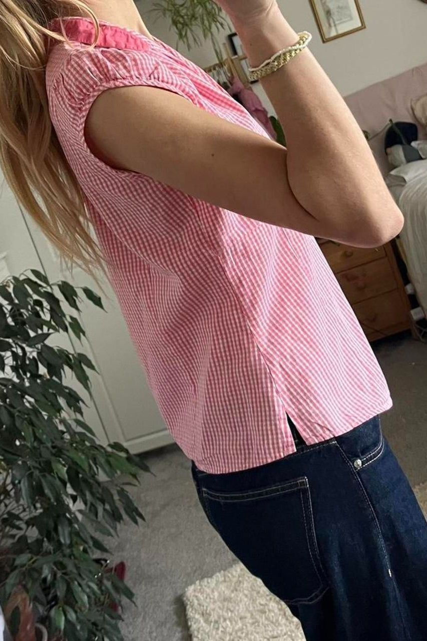 Blusa versátil a cuadros rojos y blancos