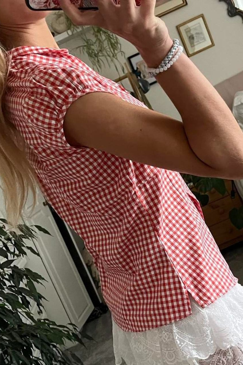 Blusa versátil a cuadros rojos y blancos