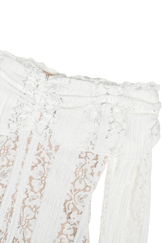 Vestido Boho de Encaje Ajustado con Hombros Descubiertos