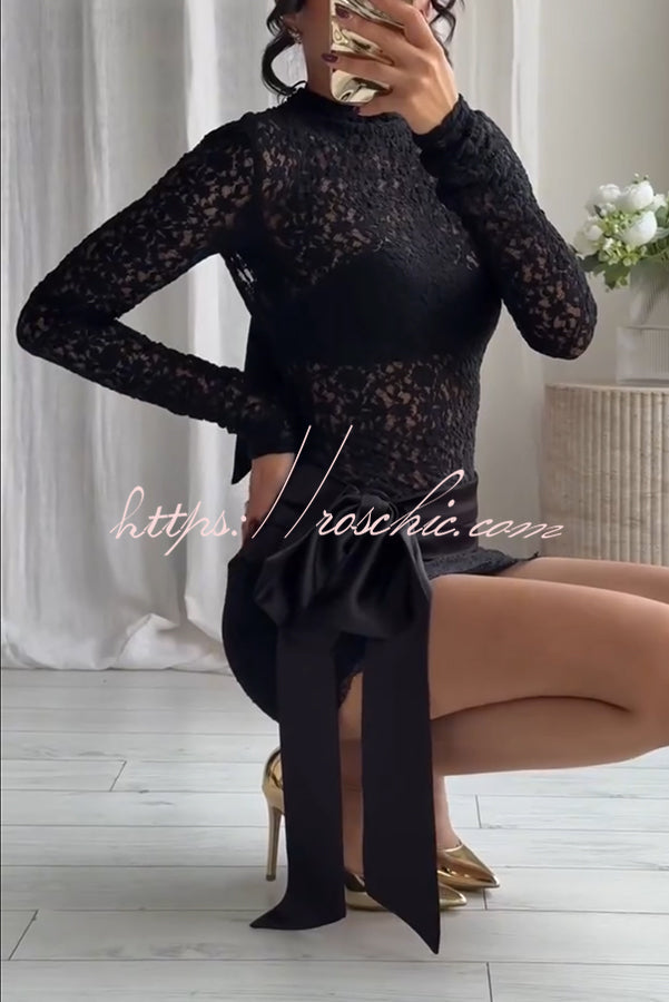 Anna Satin Bow Appliqu¨¦ Mid Rise Lace Hem Mini Skirt