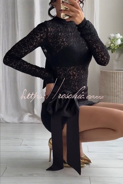 Anna Satin Bow Appliqu¨¦ Mid Rise Lace Hem Mini Skirt