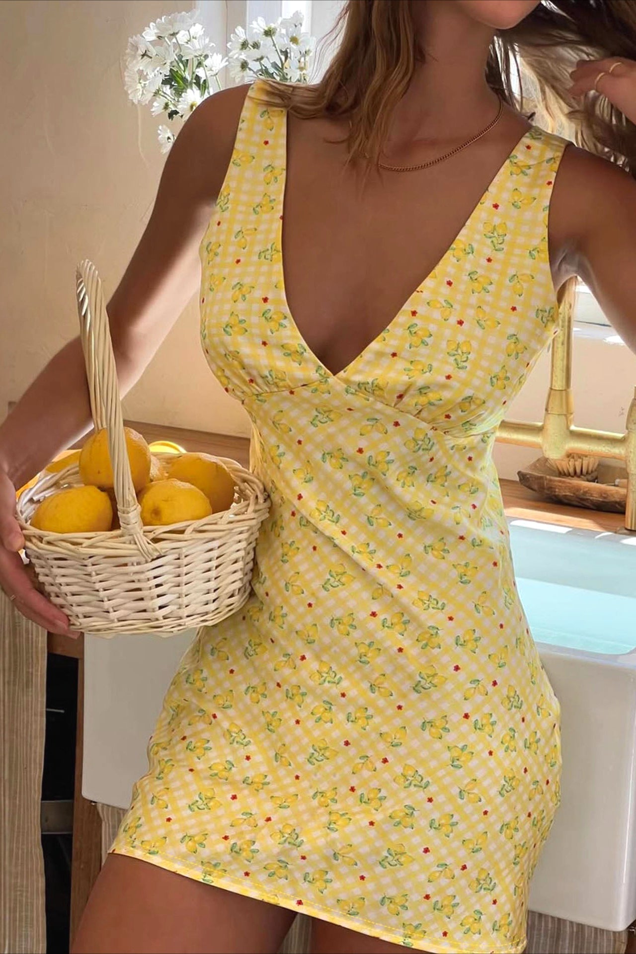 Minivestido con estampado floral a cuadros y cuello en V línea A