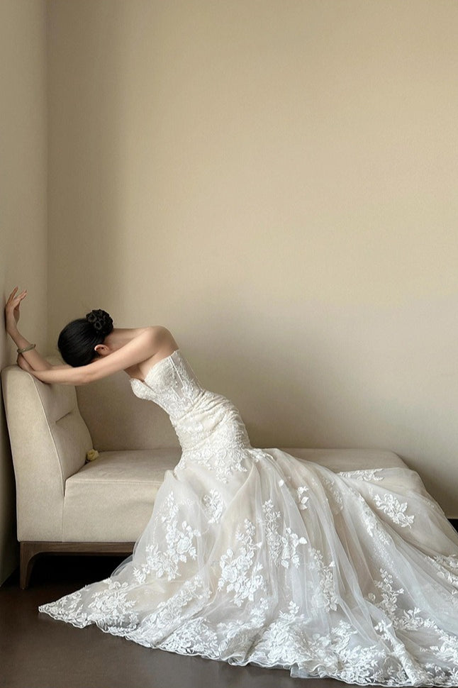 Vestido de novia de cola de sirena sin tirantes de encaje