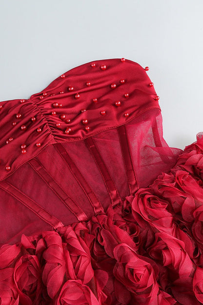 Vestido de fiesta sin tirantes con cuentas y mangas abullonadas