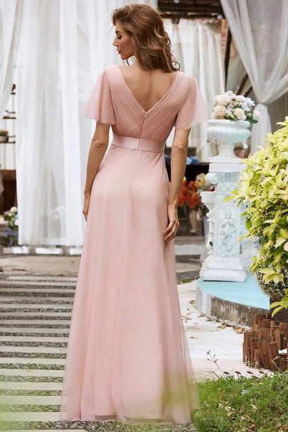 Vestido largo elegante con volantes de malla y cuello en V para recepción