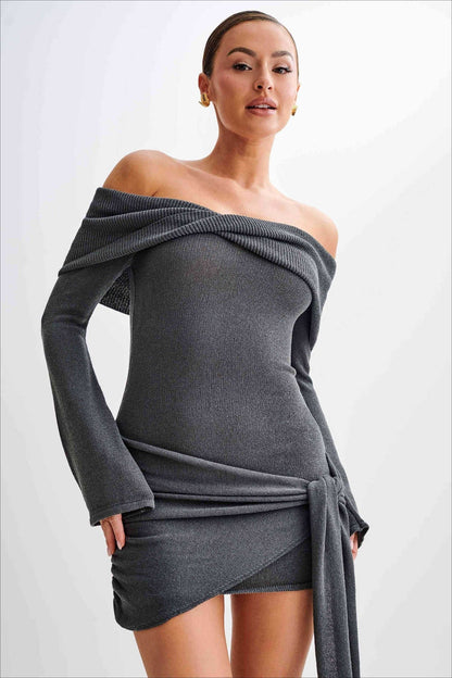 Vestido de punto con cuello barco y lazo