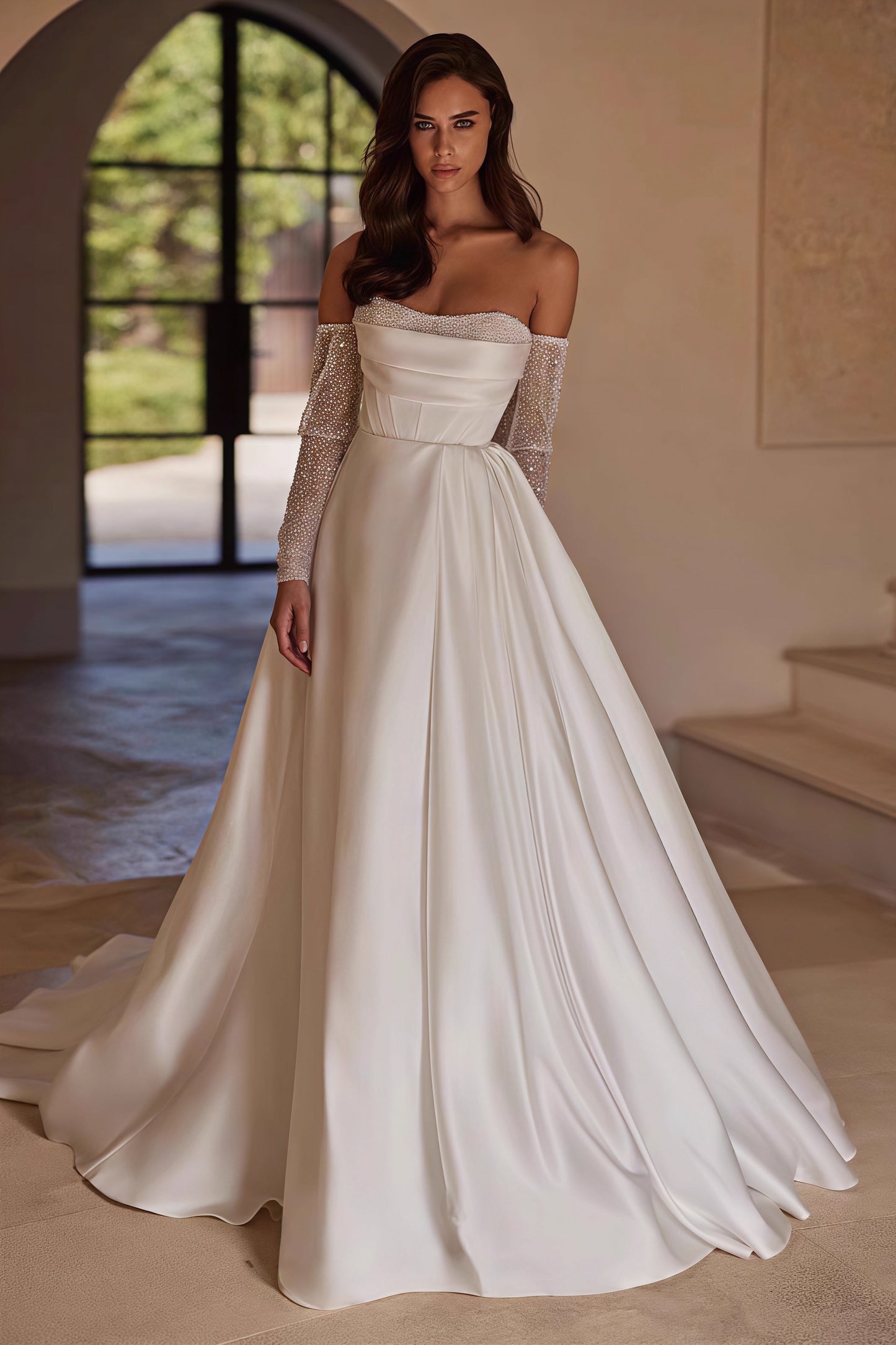 Vestido de Novia de Satén con Escote Palabra de Honor, Cuentas y Abertura Alta