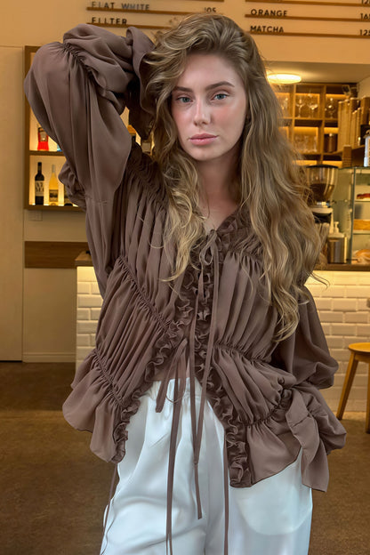 Blusa lisa anudada con volantes y fruncidos