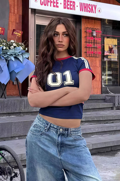 Camiseta slim con estampado de número en bloque de color deportivo