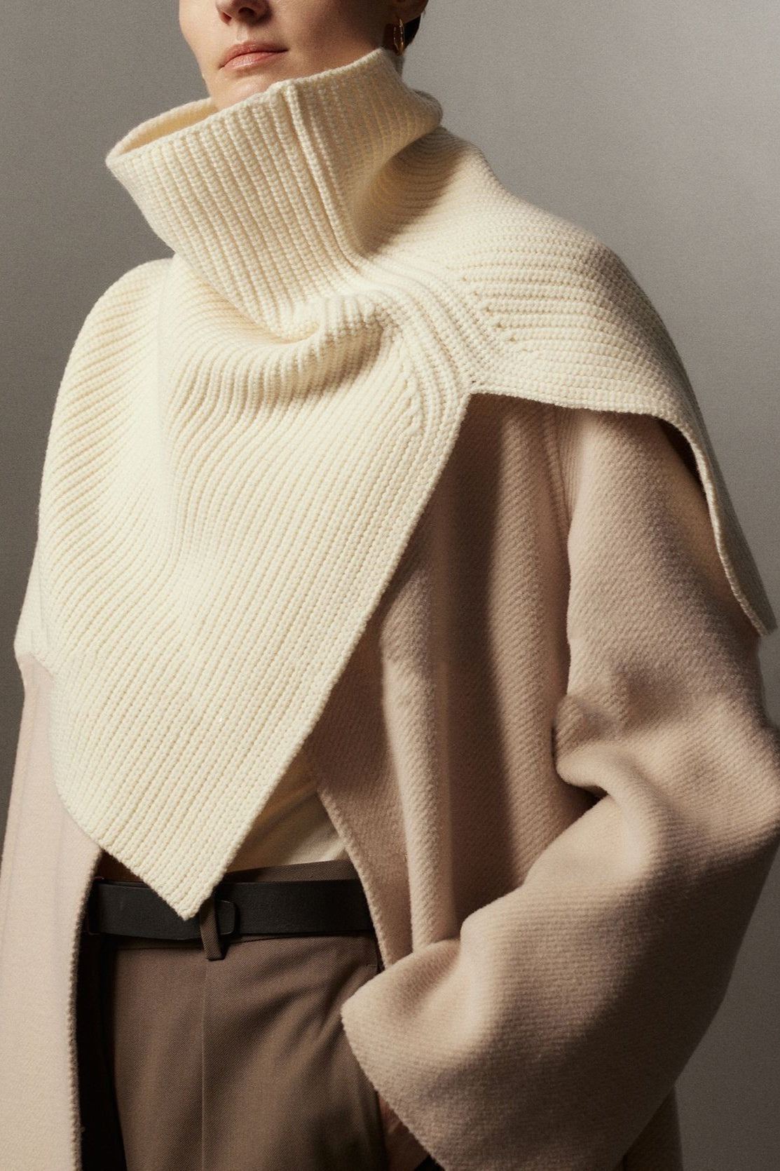 Bufanda de cuello alto de punto de merino superfino con abertura