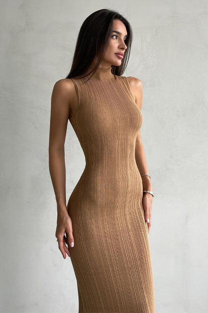 Vestido de suéter de punto de cuello alto sin mangas