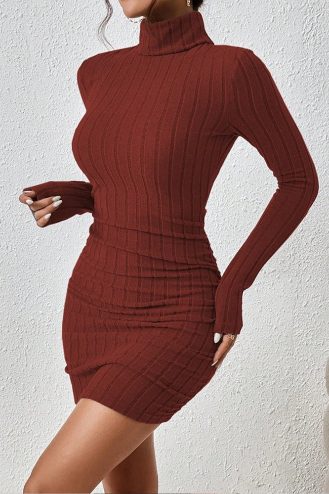 Vestido de punto de cuello alto ajustado