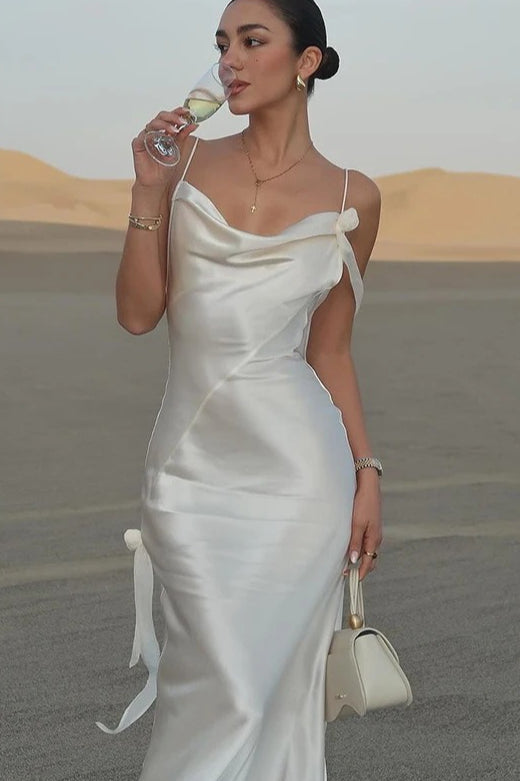 Vestido largo elegante sin espalda de satén liso con estampado floral