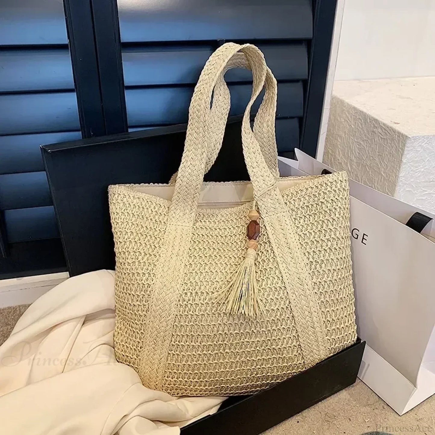 Elegant Ladies Straw Woven Shoulder Bag