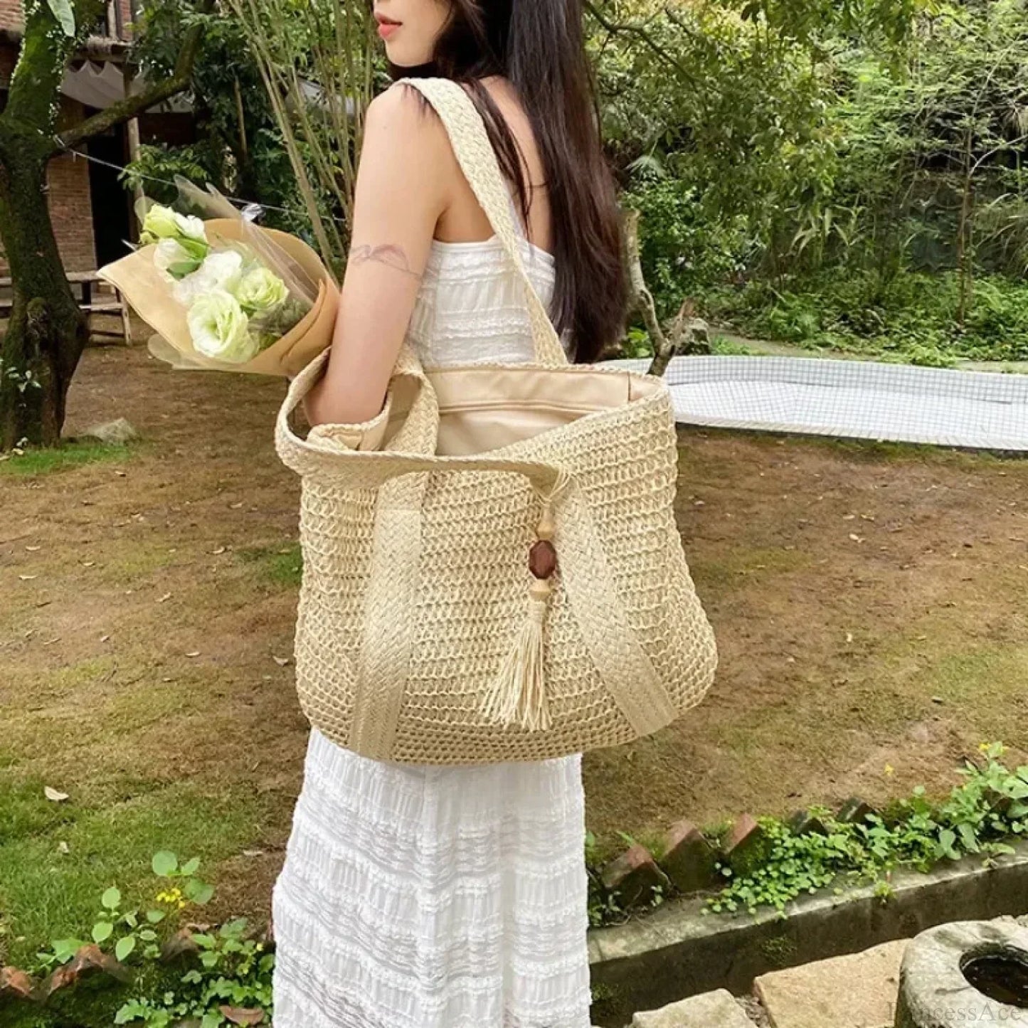 Elegant Ladies Straw Woven Shoulder Bag