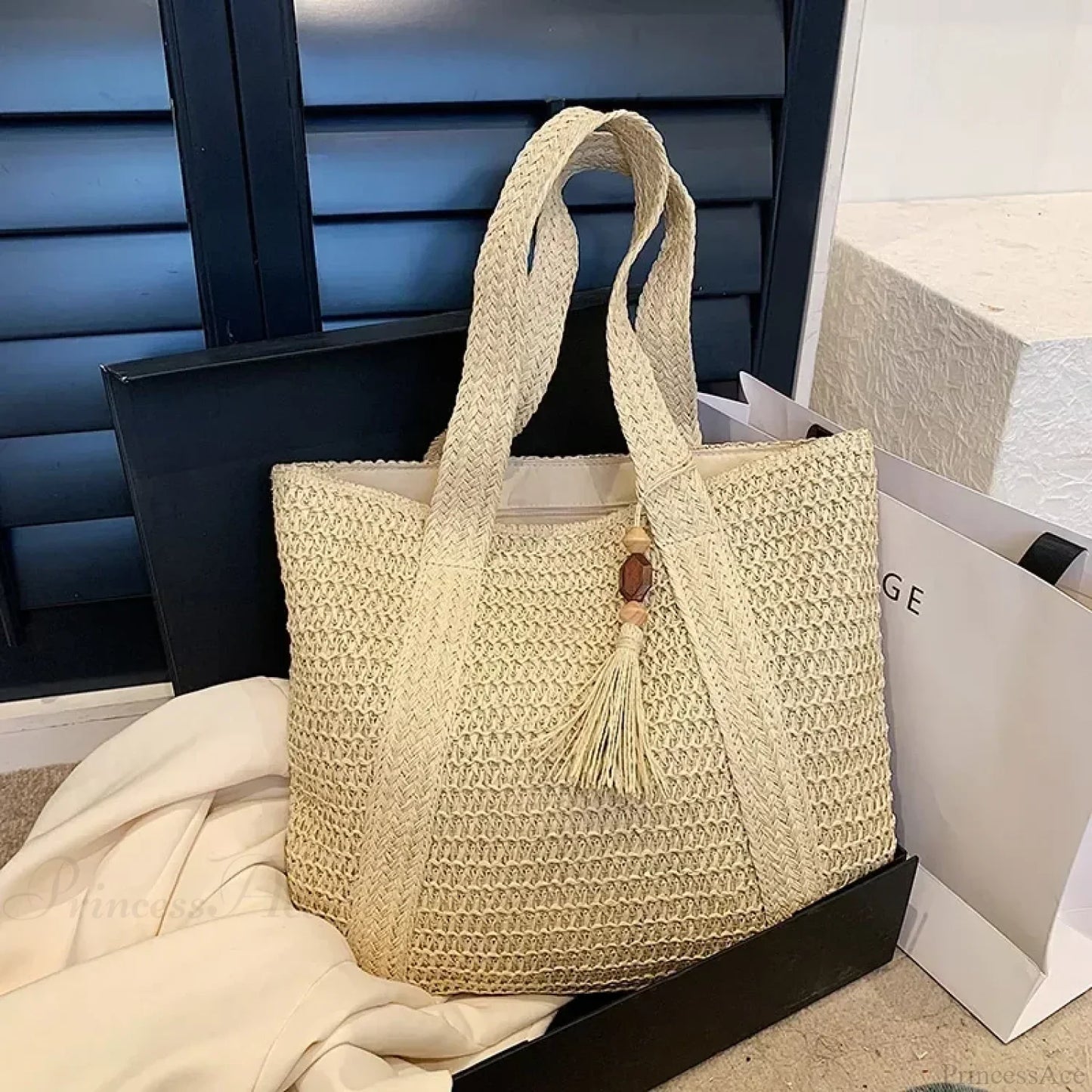 Elegant Ladies Straw Woven Shoulder Bag