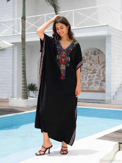 Vestido largo bordado para la playa