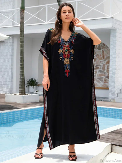Vestido largo bordado para la playa